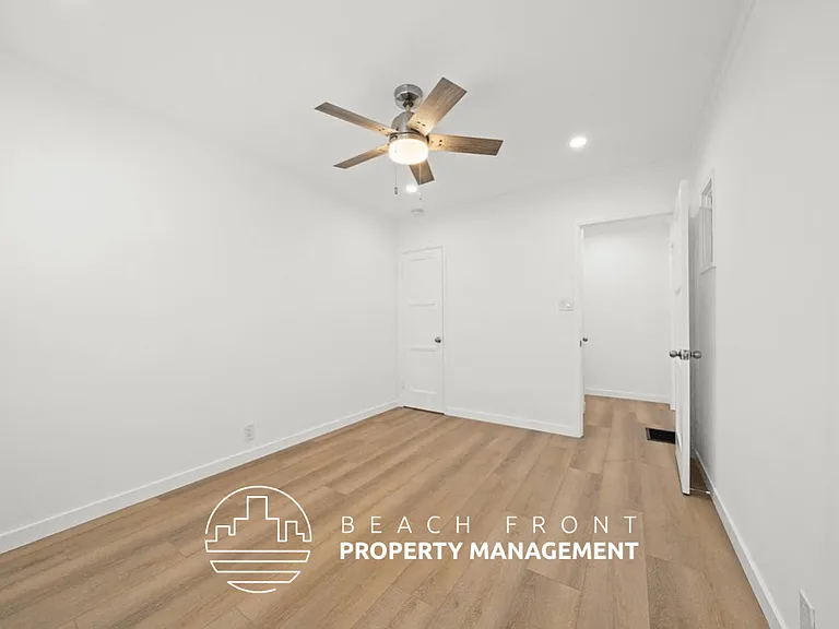 2450 Oak St — Photo 20