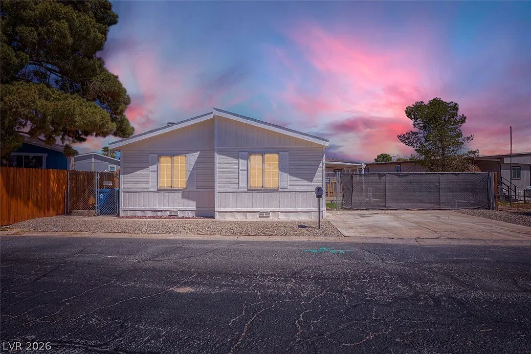 3 bed, 2.0 bath, 1313 sqft, $1,975 — Photo 1