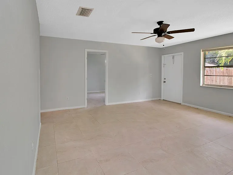 3040 Martin Ave — Photo 8