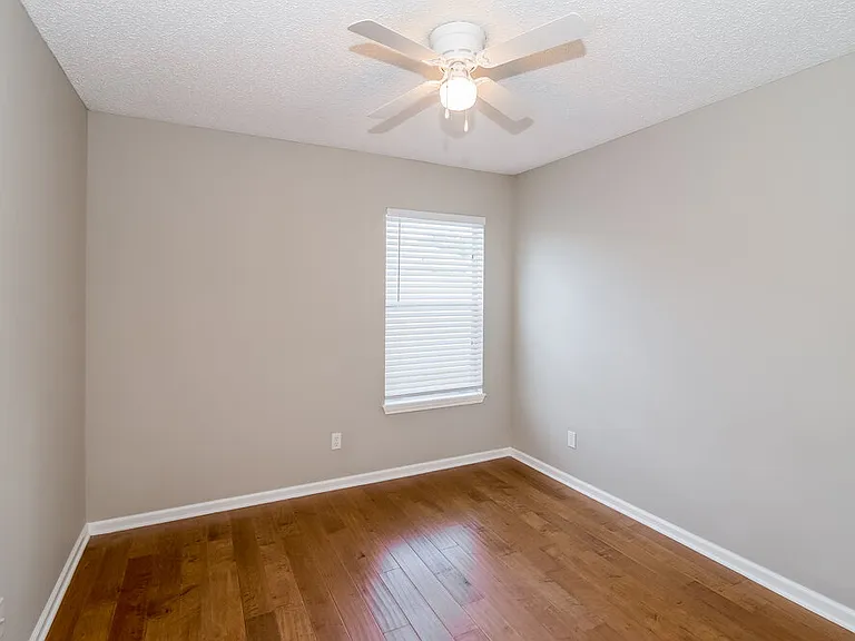3338 Ayrshire St — Photo 11