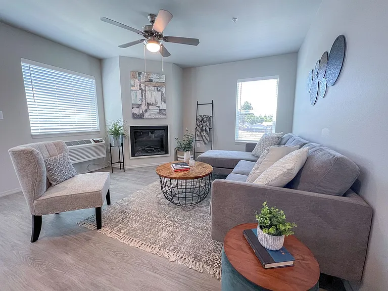 Leasing Special: $500 off 1 Month's Rent plus $1000 Standard Security Deposit! — Photo 45