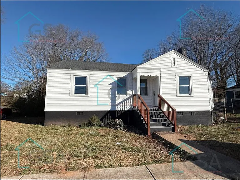 694 Saxon Ave — Photo 1