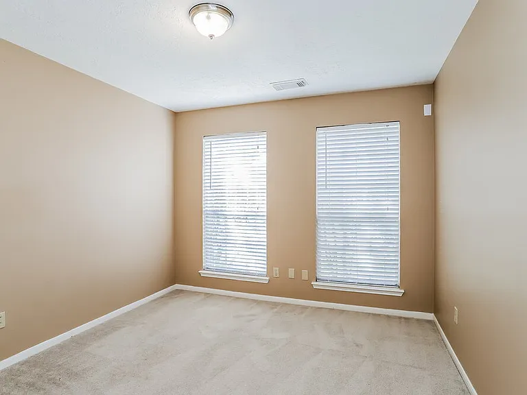 4910 Stone Harbor Dr — Photo 13
