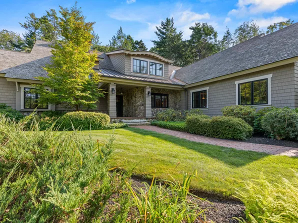 44 Maeves Way, Cumberland, ME 04110