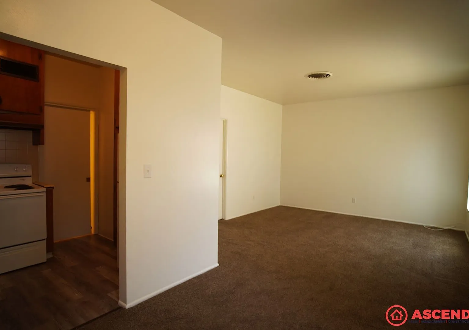 250 Goodman St — Photo 4