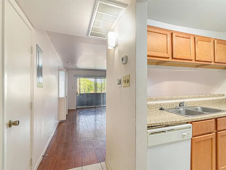 3045 Walnut Bend Ln #33 — Photo 7