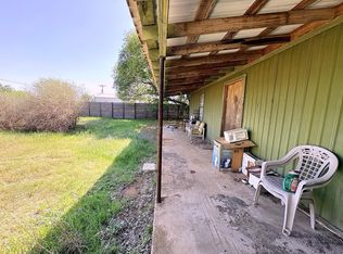 607 Lauderdale St, Llano, TX 78643