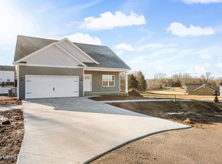 102 Magnolia Ct, Vine Grove, KY 40175