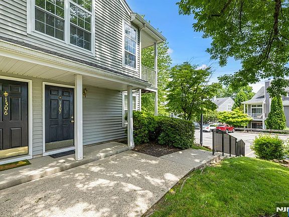 2nd image of 1306 Paddington Rd #1306