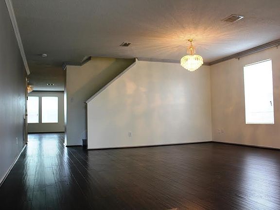 2nd image of 2609 Peach Dr