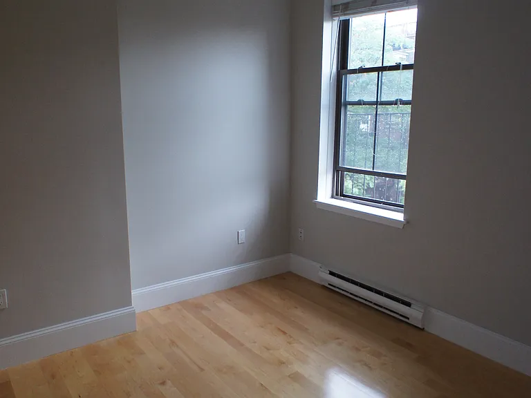 216 W Springfield St #3 — Photo 6