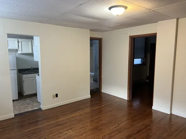 408 1/2 N Broadway Dr, Fargo, ND