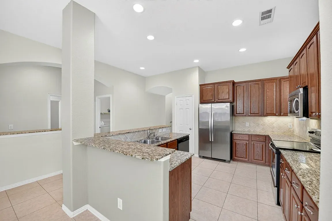 4 bed, 2.5 bath, 2146 sqft, $2,495 — Photo 4