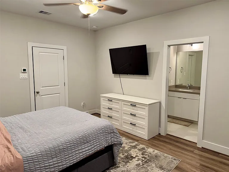 1282 N Post Oak Rd #A — Photo 6