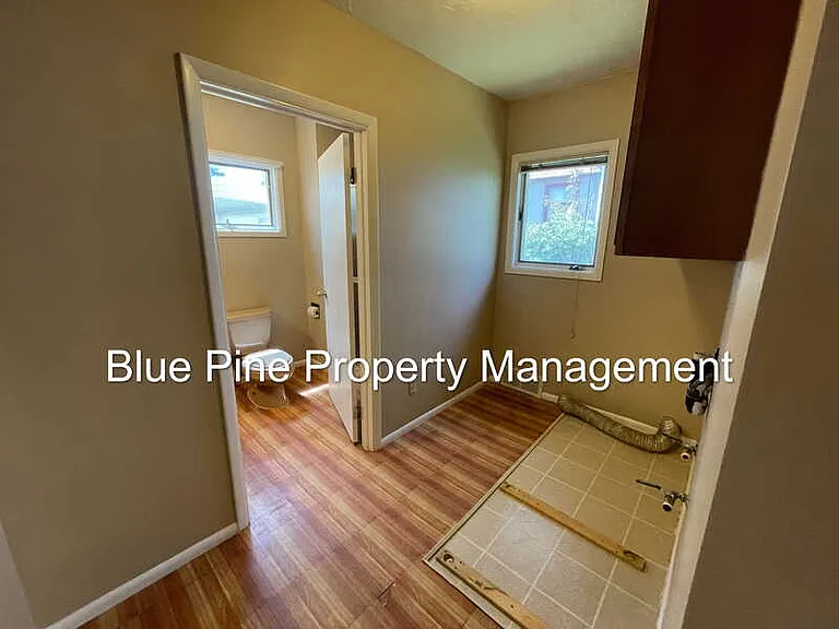 907 J St — Photo 6