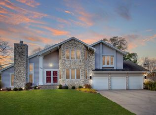 705 S River Rd, Naperville, IL 60540