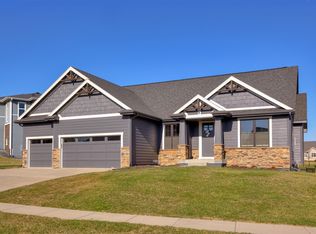 16005 N Valley Dr, Urbandale, IA 50323