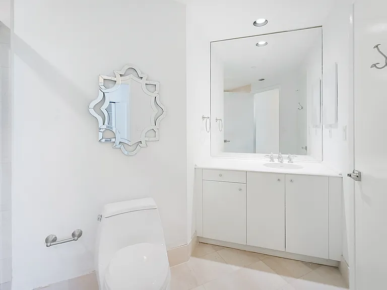 300 S Pointe Dr #405 — Photo 30