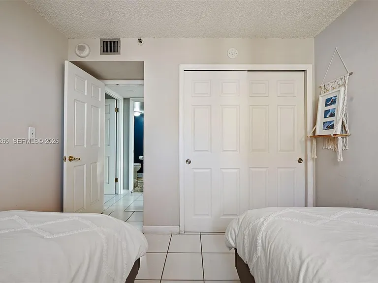 2555 Collins Ave #1002 — Photo 19