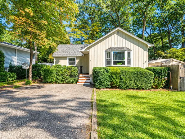 7 Beacon Drive, Sound Beach, NY 11789