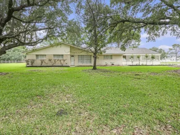902 Clover Ridge Ave, Friendswood, TX 77546