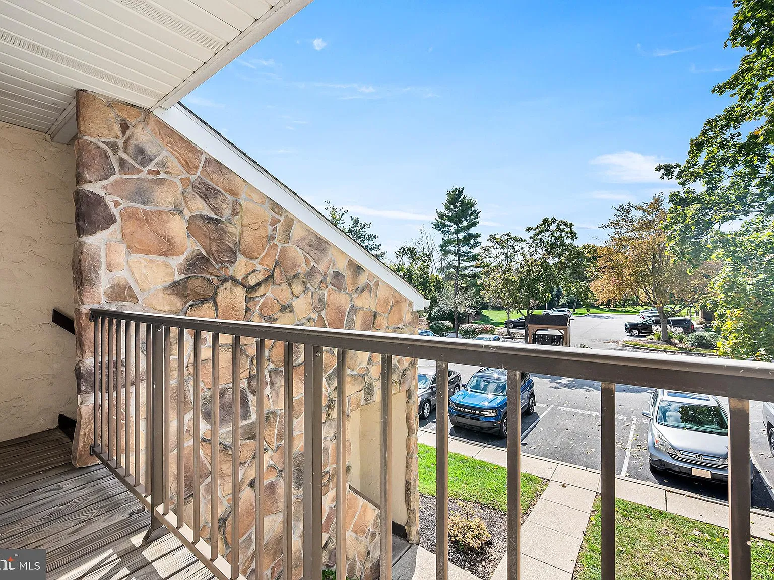 1 bed, 1.0 bath, 1146 sqft, $2,100 — Photo 4