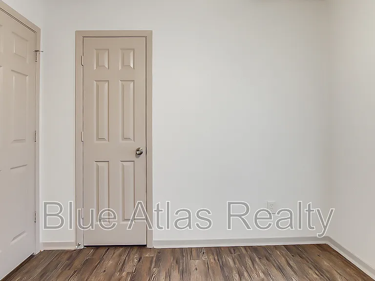 702 Catherine Ln — Photo 13