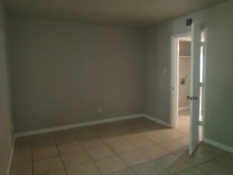 1616 E Moore St — Photo 22