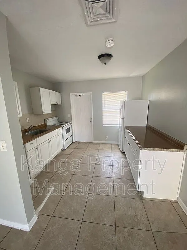 4 bed, 2.0 bath, 1084 sqft, $2,150 — Photo 3