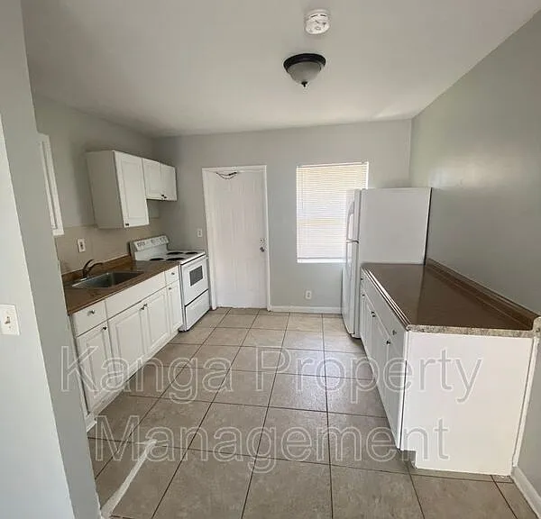 3716 Henry Ave — Photo 2