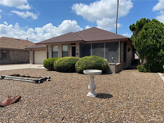 2nd image of 909 Santa Anna Dr