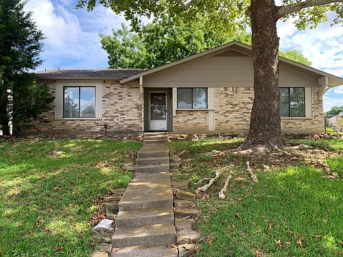 4742 Cliffwood Dr Photo 1