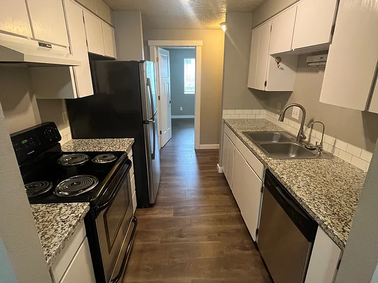 5535 SW Lombard Ave #B — Photo 9