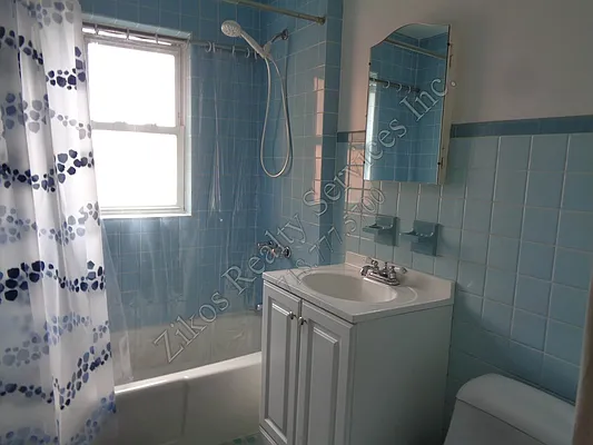 Rented by Zikos Realty Services | media 14