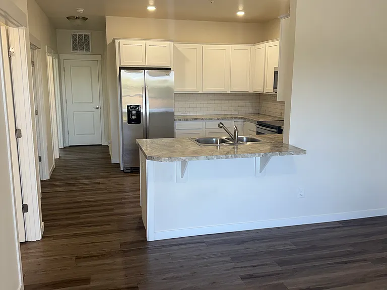 609 W Alder St #201 — Photo 2