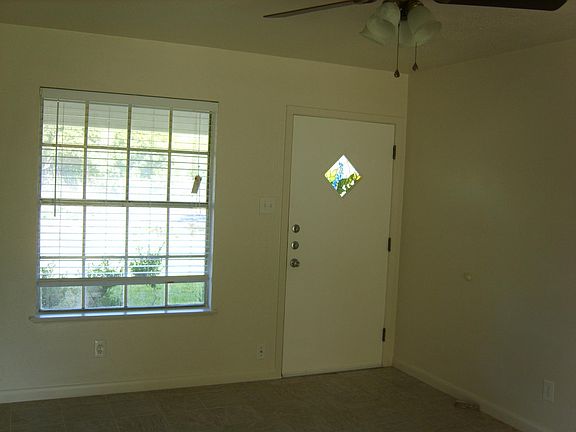 3rd image of 1109 Fauntleroy Trl