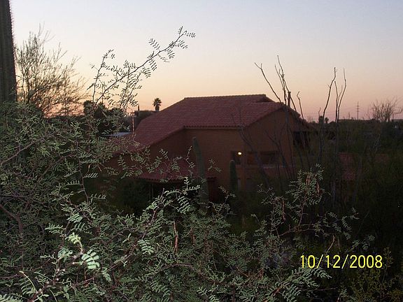 5th image of 910 W Cresta Loma Dr
