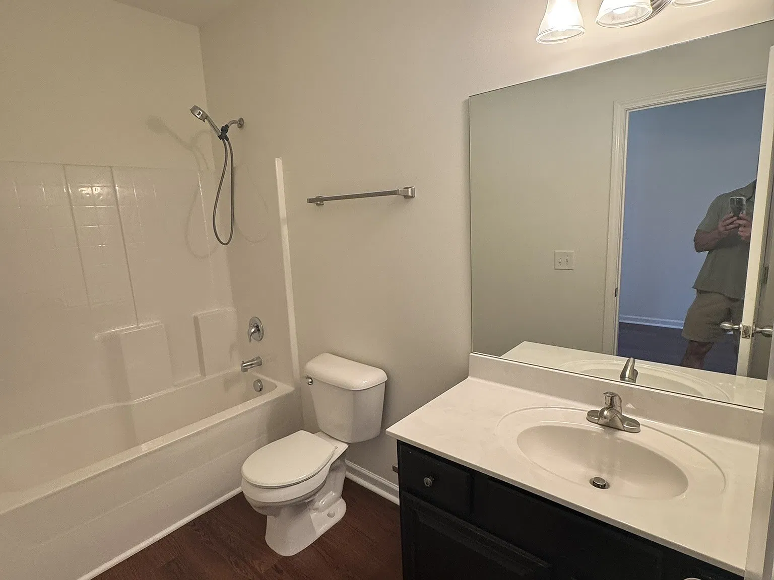 3 bed, 2.0 bath, 2141 sqft, $2,900 — Photo 3