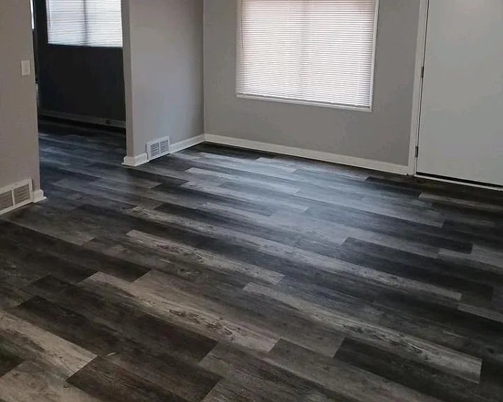 1376 Seward Ave — Photo 2