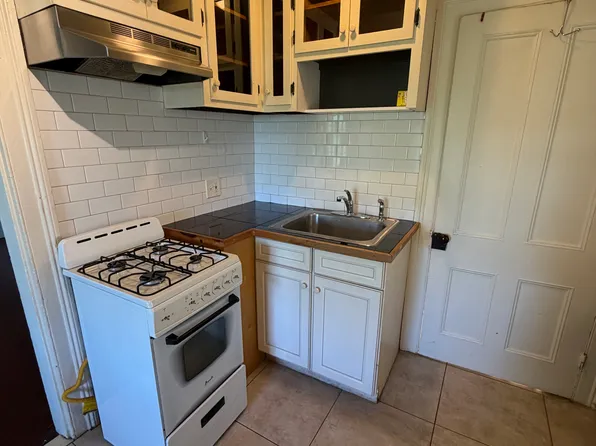 7 Lafayette Pl, Poughkeepsie, NY