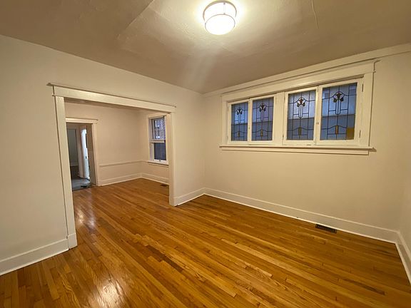 4th image of 1344 McCausland Ave #1