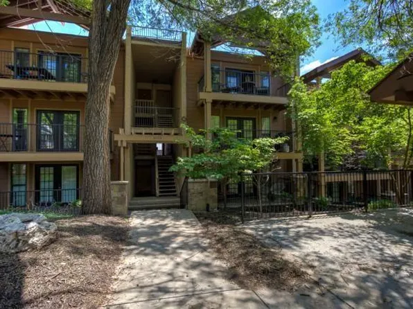 4727 Jarboe St APT 66, Kansas City, MO 64112