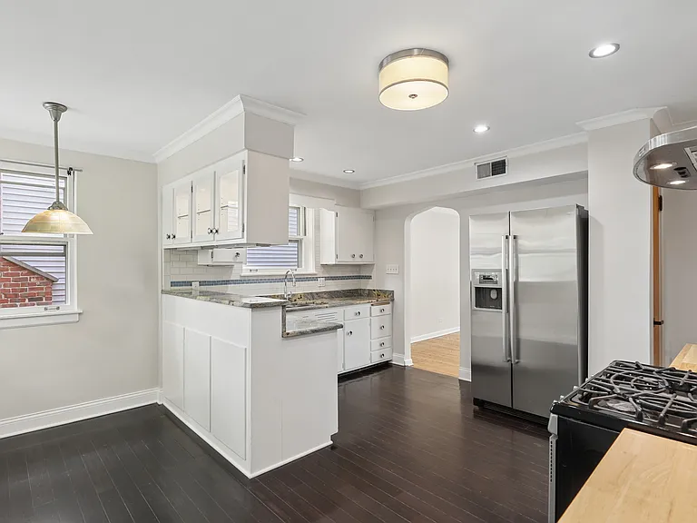 893 S Poplar Ave — Photo 6