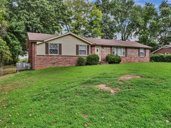 230 Downer Dr, Clarksville, TN 37042
