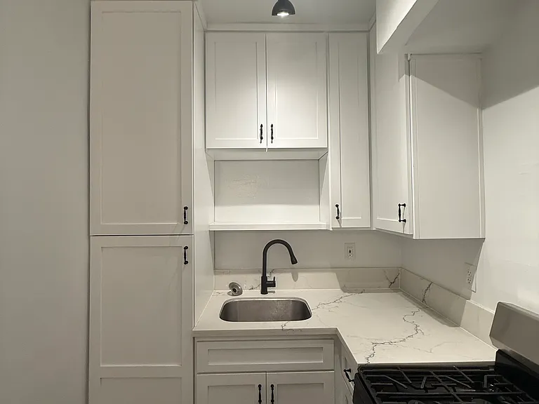 1552 N Commonwealth Ave #4 — Photo 8