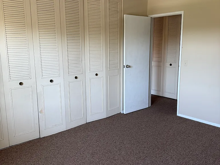 212 Regency Park Dr — Photo 9