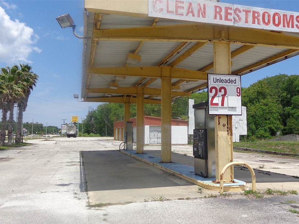 2nd image of 2540 State Road 207