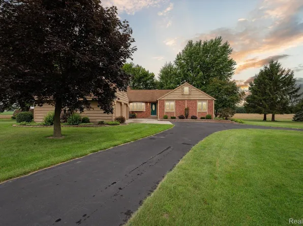 11159 Sheridan Rd, New Lothrop, MI 48460