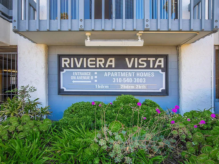 Riviera Vista Apartments — Photo 15