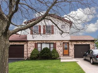 906 Glenlake Dr #906, Carol Stream, IL 60188